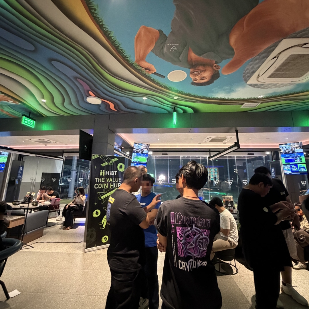 HiBT community networking at an event venue